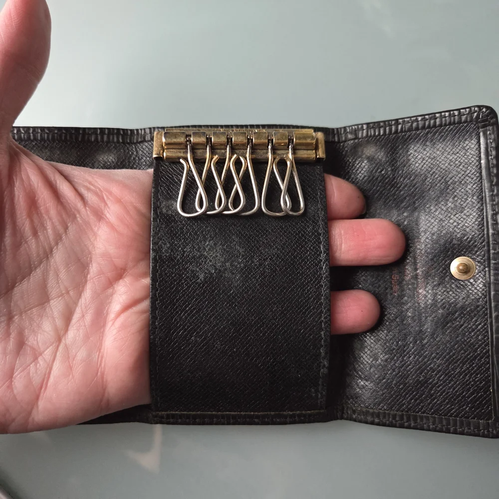 Authentic!!! Vintage! Black Epi Louis Vuitton Key and Card Holder 2003